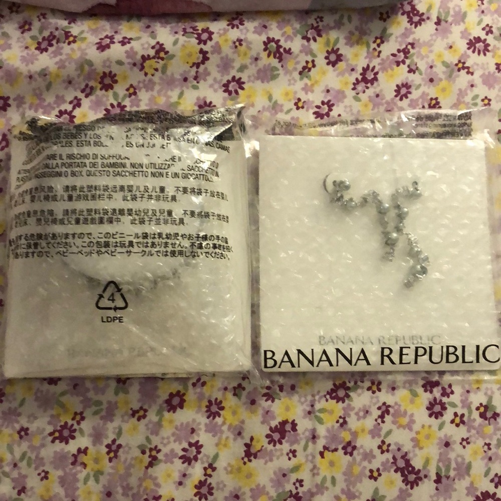 (Gifted) Delicate Pearl Bangle and Linear Earrings Set Banana Republic (BNWT)